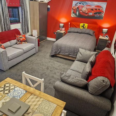 Joiners Arms - Studio Apartments Маркет-Дрейтон Екстер'єр фото